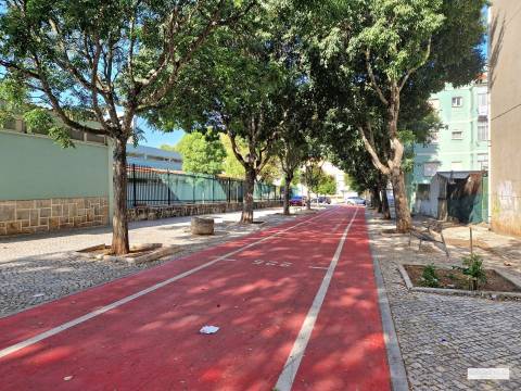 T2 totalmente remodelado na Venteira — luz, conforto e uma localização prática para viver melhor