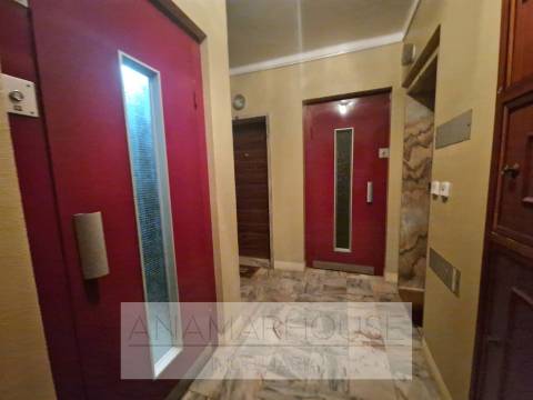 T2 com 80m² e 2 Varandas na Av. do Brasil | Junto ao Metro e Comboio | Amadora