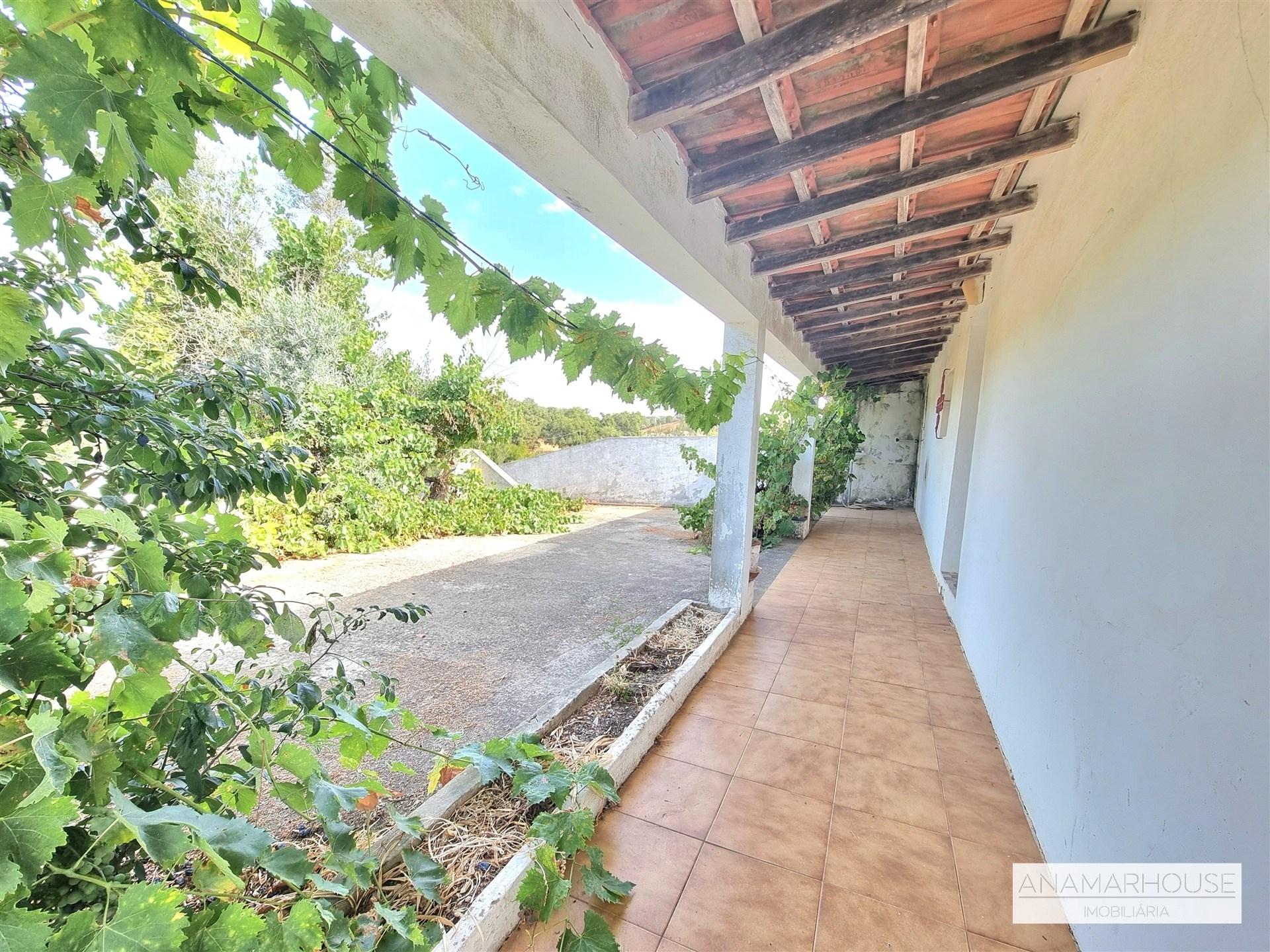 Moradia T2 Isolada com Terreno Murado de 800 m² e Poço – Aldeia do Cano | Cercal do Alentejo