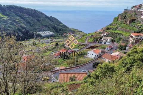 Terreno + Moradia T4 / Câmara de Lobos, Ilha da Madeira
