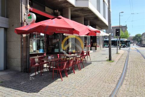 Trespasse - Café Snack Bar na Rua da Restauração / Porto