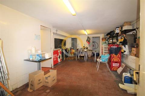 Trespasse - Café Snack Bar na Rua da Restauração / Porto