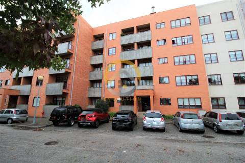 Apartamento T3+1 em São Mamede Infesta