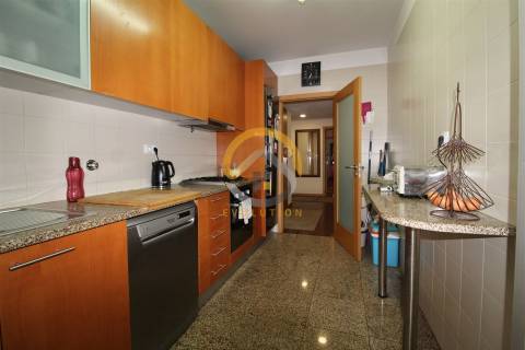 Apartamento T3+1 em São Mamede Infesta