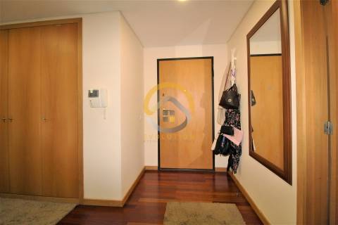 Apartamento T3+1 em São Mamede Infesta