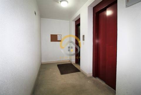 Apartamento T3+1 em São Mamede Infesta
