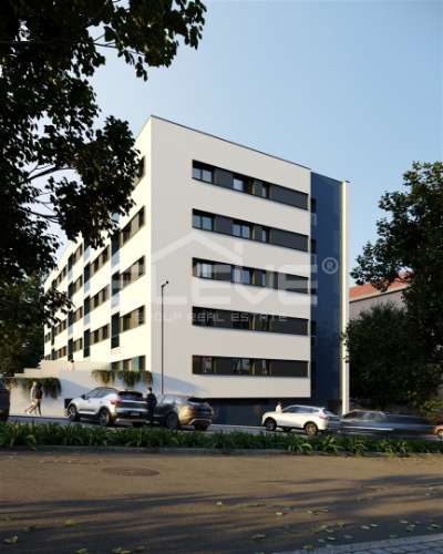 T3 com varanda e dois lugares de garagem