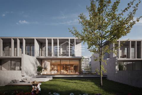 Moradia com terraço e jardim