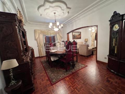 MORADIA T4 DE LUXO COM TERRENO DE 3.900m²