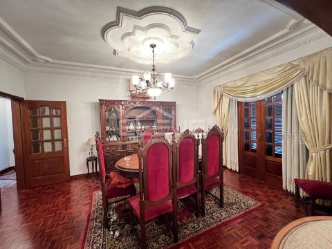 MORADIA T4 DE LUXO COM TERRENO DE 3.900m²