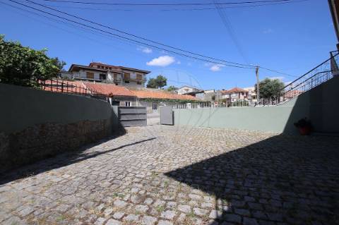 Moradia T4 para venda