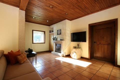 Moradia T4 para venda