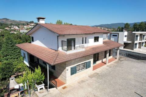 Moradia T4 para venda