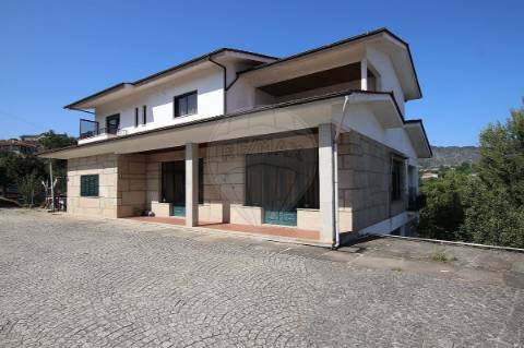 Moradia T4 para venda