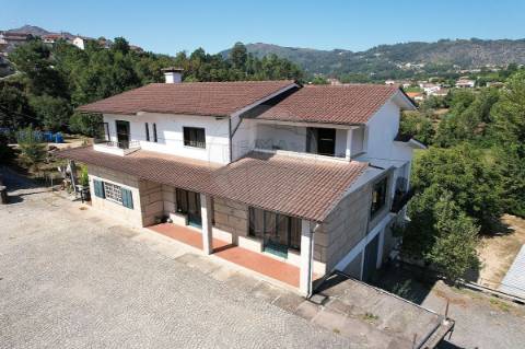 Moradia T4 para venda