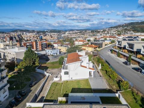 Moradia T5 para venda