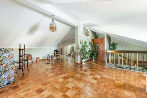 Moradia T5 para venda