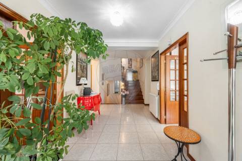 Moradia T5 para venda
