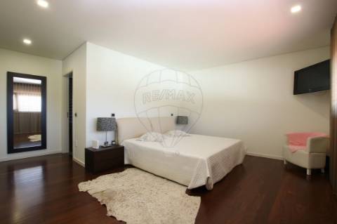 Moradia T4 para venda