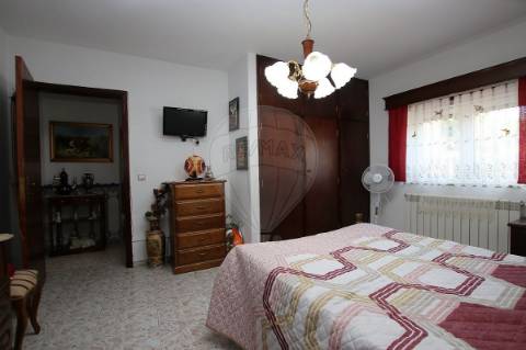 Moradia T4 para venda