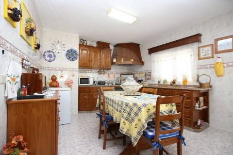 Moradia T4 para venda