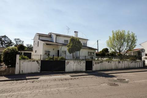 Moradia T4 para venda