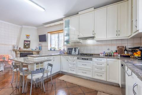 Moradia T4 para venda
