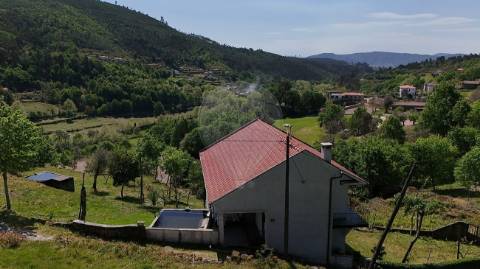 Moradia T4 para venda