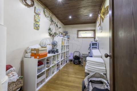 Moradia T4 para venda