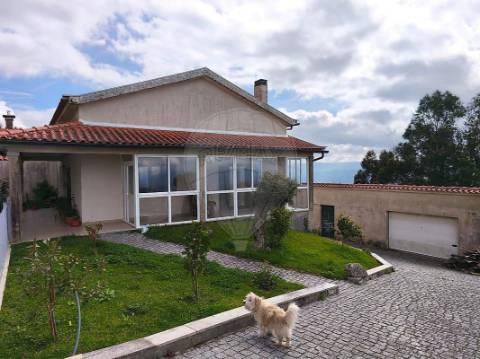 Moradia T4 para venda