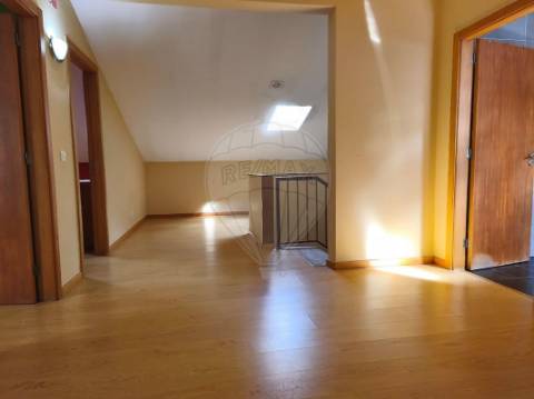 Moradia T4 para venda