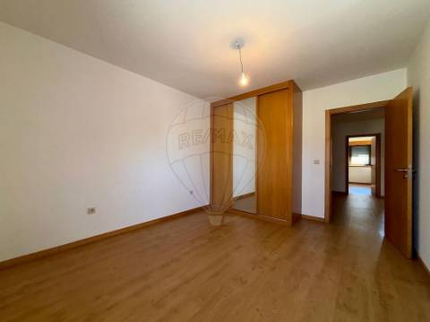 Moradia T4 para venda