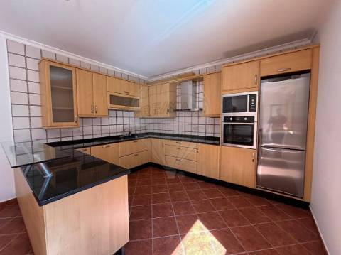 Moradia T4 para venda
