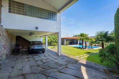 Moradia T4 para venda