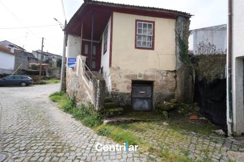 Moradia para Remodelação – Excelente Oportunidade!