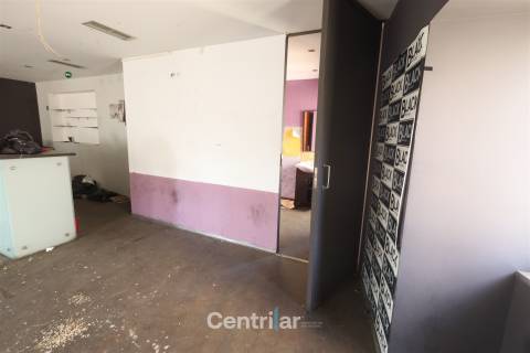 Loja/Restauração ou Alojamento na Vila Nova de Tazem-140.000 mil