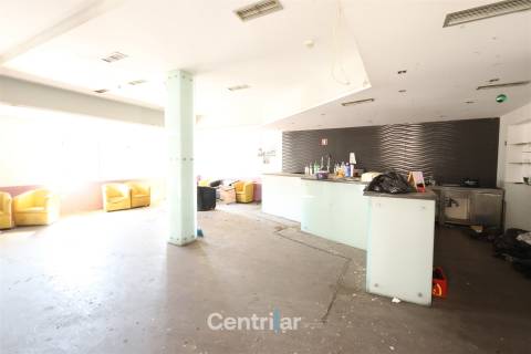 Loja/Restauração ou Alojamento na Vila Nova de Tazem-140.000 mil