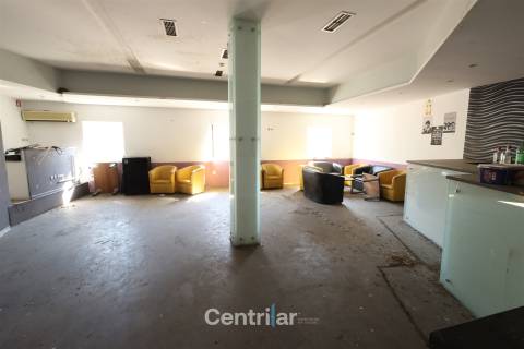Loja/Restauração ou Alojamento na Vila Nova de Tazem-140.000 mil