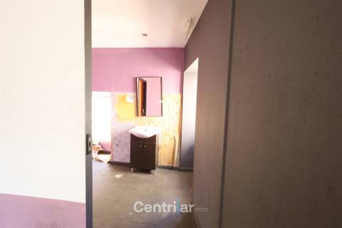 Loja/Restauração ou Alojamento na Vila Nova de Tazem-140.000 mil