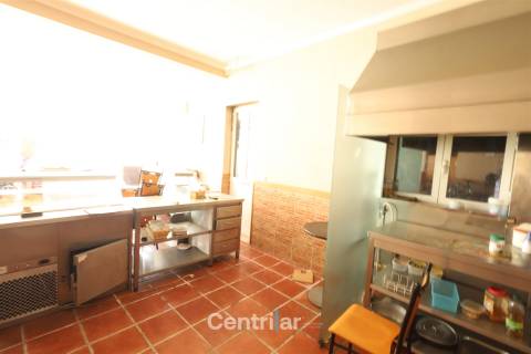 Loja/Restauração ou Alojamento na Vila Nova de Tazem-140.000 mil