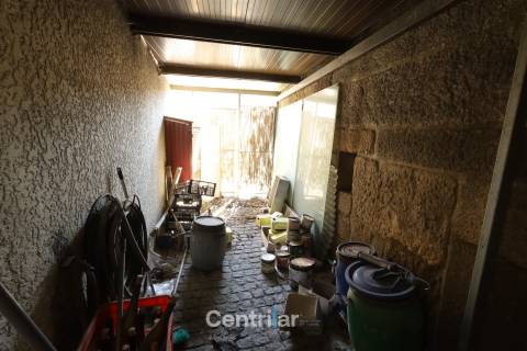 Loja/Restauração ou Alojamento na Vila Nova de Tazem-140.000 mil