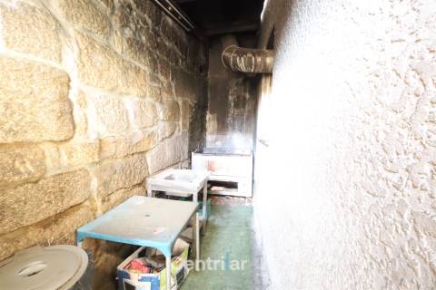 Loja/Restauração ou Alojamento na Vila Nova de Tazem-140.000 mil