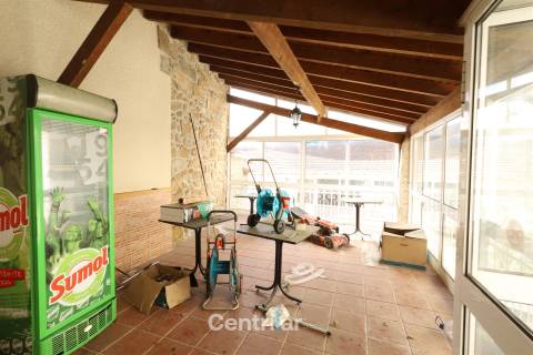Loja/Restauração ou Alojamento na Vila Nova de Tazem-140.000 mil