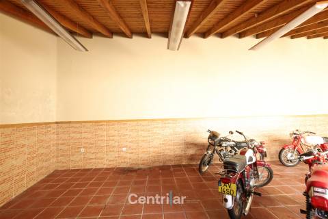 Loja/Restauração ou Alojamento na Vila Nova de Tazem-140.000 mil