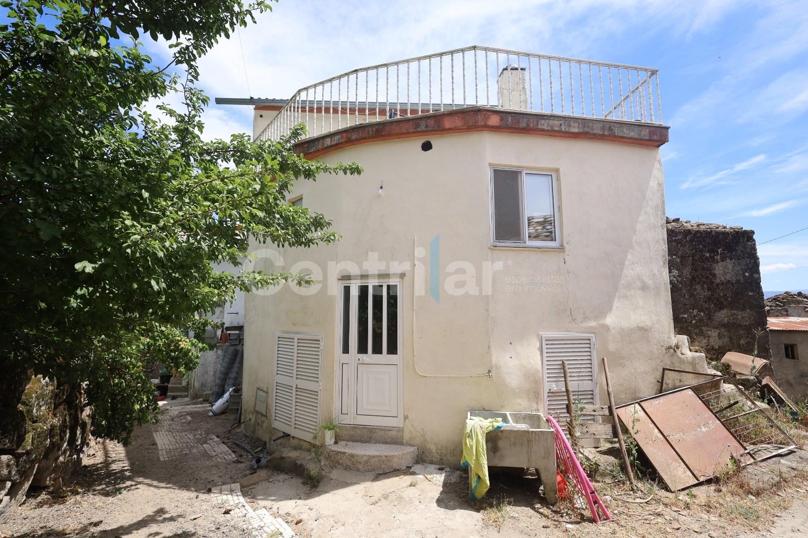 Moradia Geminada  Venda em Tavares (Chãs, Várzea e Travanca),Mangualde