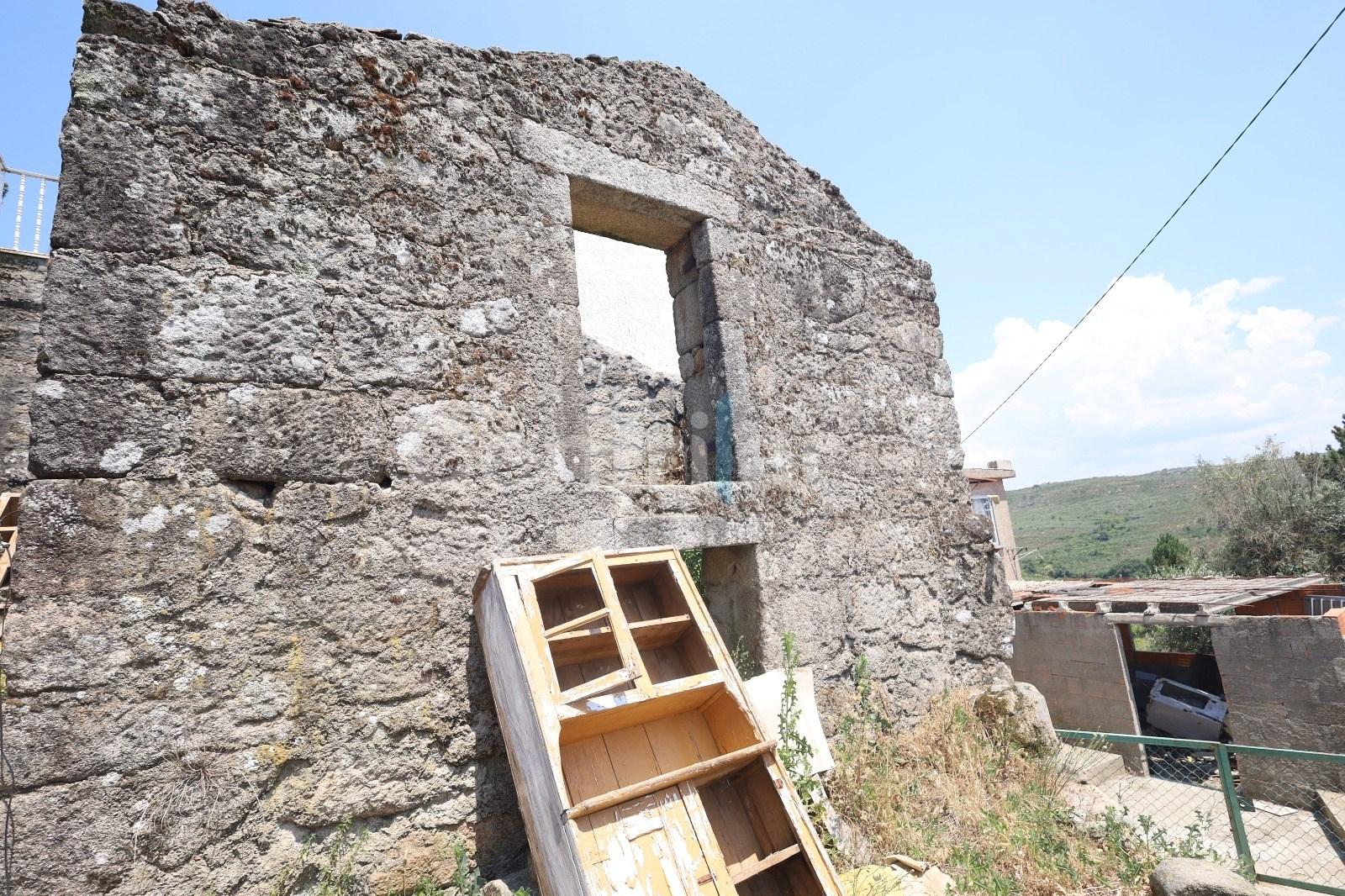Moradia Geminada  Venda em Tavares (Chãs, Várzea e Travanca),Mangualde