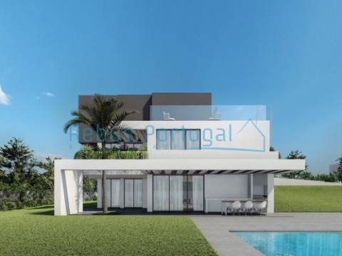 Moradia Independente com Estrutura Construída | Venda no Estado Atual ou Chave na Mão