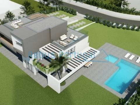 Moradia Independente com Estrutura Construída | Venda no Estado Atual ou Chave na Mão