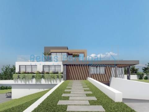 Moradia Independente com Estrutura Construída | Venda no Estado Atual ou Chave na Mão