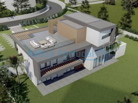 Moradia Independente com Estrutura Construída | Venda no Estado Atual ou Chave na Mão